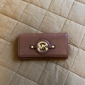 Michael Kors Fulton Carryall Round Logo Leather Wallet